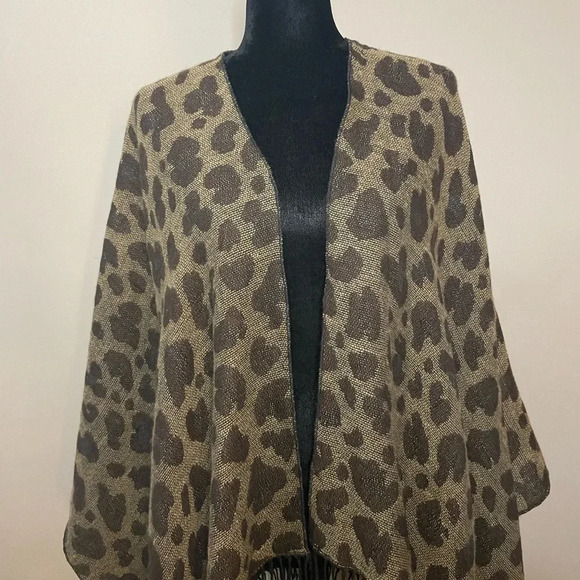 Animal Print Neutral Colored Blanket Shawl Shrug with Fringe - Picture 2 of 10
